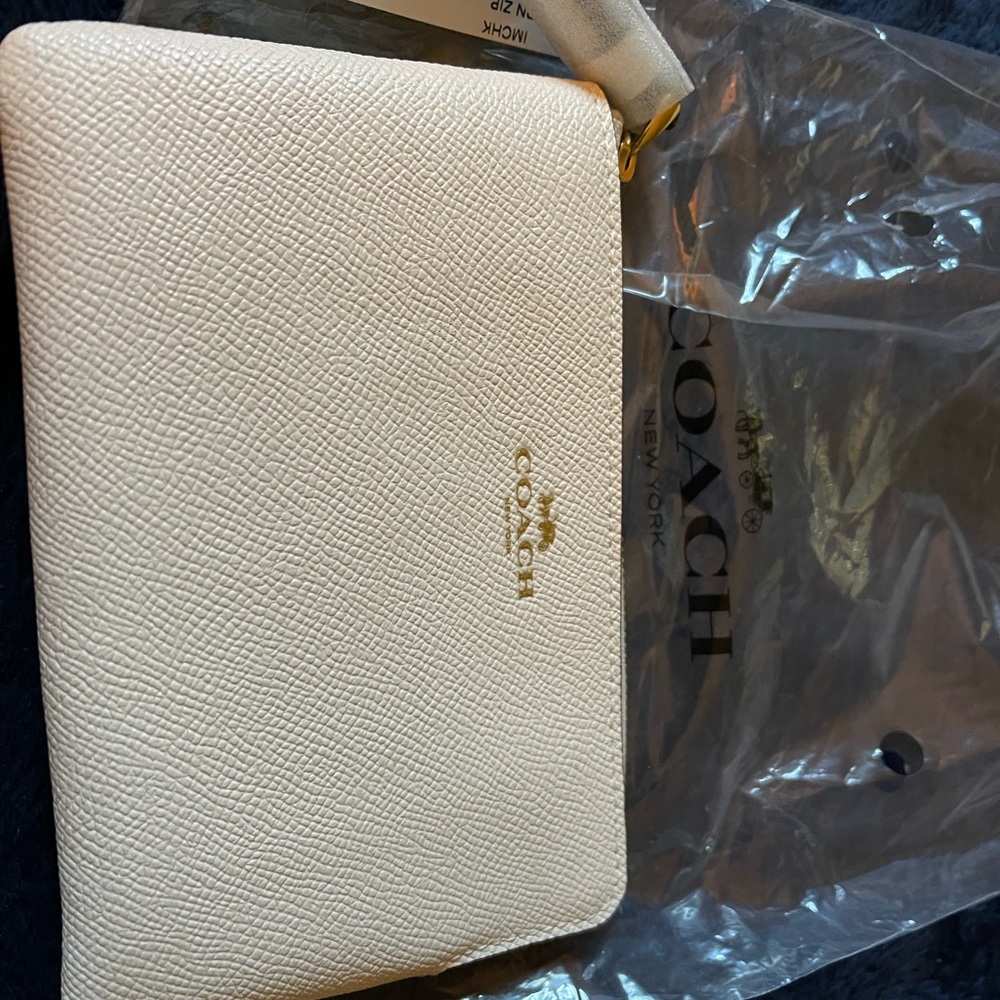 COACH LEATHER WRISTLET